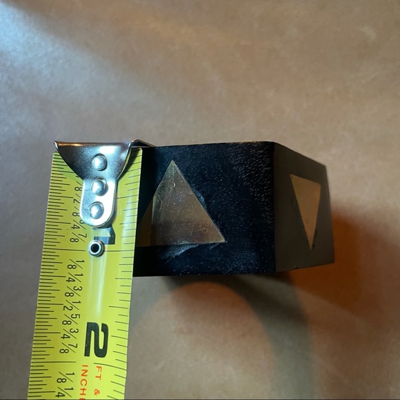 Wood bangle bracelet w triangle design inlay - Picture 7 of 8